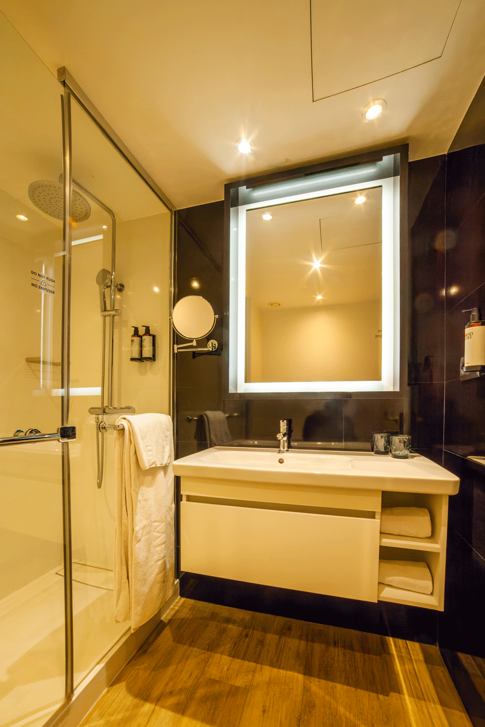 06_CONTRUCÍA-HOTEL-APOLO_BCN_baño